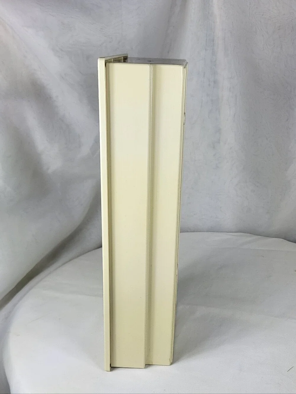 Tupperware #1572-1 Cream Plastic Wax Paper & Foil Dispenser